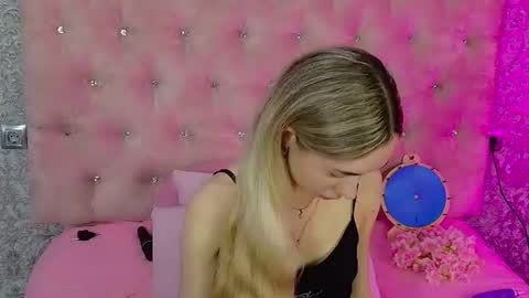 Snapshot of golden_girl__ chatting on June 2026 01:51:02 AM golden girl online show from June 2026 01:51:02 AM