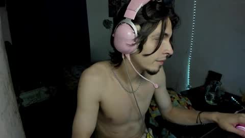 Snapshot of golden_ryan chatting on May 2026 06:25:01 PM Jmmmm online show from May 2026 06:25:01 PM