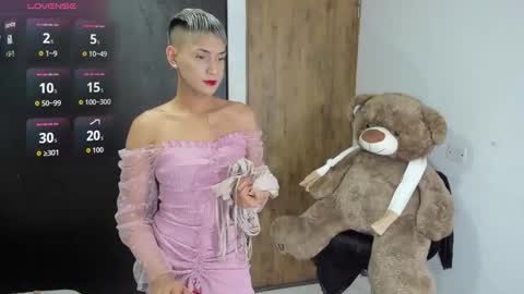 Snapshot of goldenangels1 chatting on October 2025 09:27:01 PM goldenangels1 online show from October 2025 09:27:01 PM