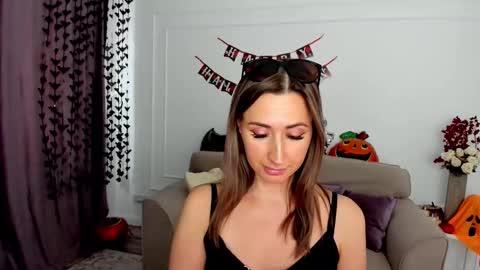 Snapshot of goldenlighte chatting on November 2025 12:06:02 PM Olivia online show from November 2025 12:06:02 PM