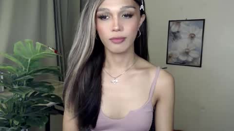 Snapshot of goldenlily69 chatting on November 2025 04:33:01 PM Lily is Gold online show from November 2025 04:33:01 PM