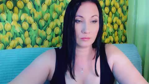 goldmoonn online show from June 2026 12:20:01 PM