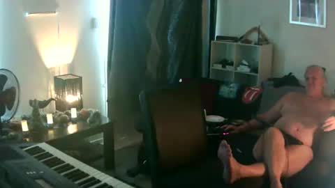 Snapshot of goldyguy011 chatting on December 2025 03:00:02 AM goldyguy011 online show from December 2025 03:00:02 AM