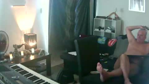 Snapshot of goldyguy011 chatting on December 2025 02:08:02 AM goldyguy011 online show from December 2025 02:08:02 AM