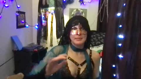 Snapshot of goldynsilvyrempress chatting on April 2026 07:22:02 AM goldynsilvyrempress online show from April 2026 07:22:02 AM