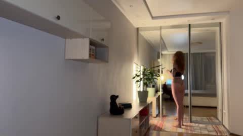 Polly online show from November 2025 05:00:02 PM