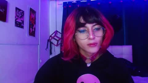 goth_minerva online show from November 2025 01:21:02 PM