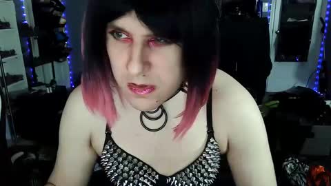 Snapshot of gothic123451 chatting on December 2024 01:47:01 PM Victoriana online show from December 2024 01:47:01 PM