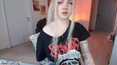traumfrau Kira angel face devil eyes I SELL A LOT VIDEO IN GALLERY online show from March 2026 01:26:02 PM