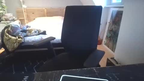 goura2000 online show from February 2026 04:48:01 PM