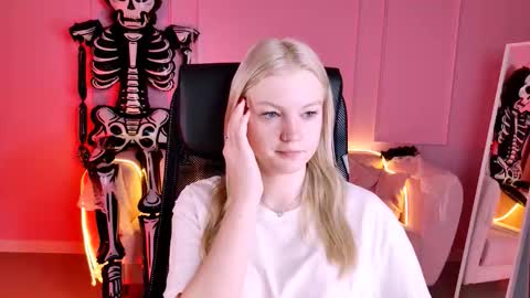 Snapshot of graceglamour chatting on October 2025 05:19:01 AM Grace Glamour online show from October 2025 05:19:01 AM