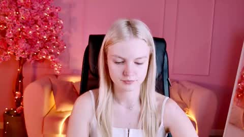 Snapshot of graceglamour chatting on November 2025 05:09:02 AM Grace Glamour online show from November 2025 05:09:02 AM