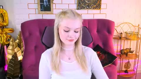 Snapshot of graceglamour chatting on November 2025 01:11:01 PM Grace Glamour online show from November 2025 01:11:01 PM