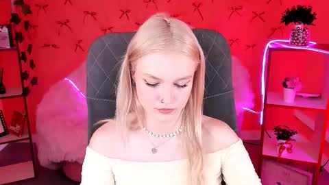 Snapshot of graceglamour chatting on November 2025 05:50:02 AM Grace Glamour online show from November 2025 05:50:02 AM