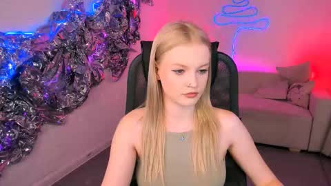 Snapshot of graceglamour chatting on December 2025 01:05:02 PM Grace Glamour online show from December 2025 01:05:02 PM