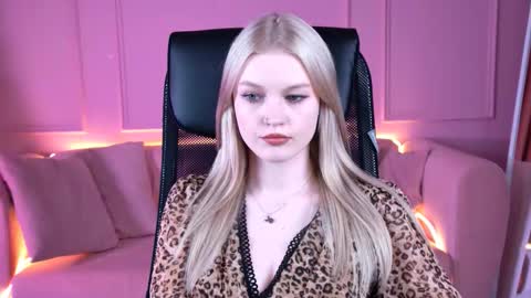 Snapshot of graceglamour chatting on December 2025 01:15:01 PM Grace Glamour online show from December 2025 01:15:01 PM