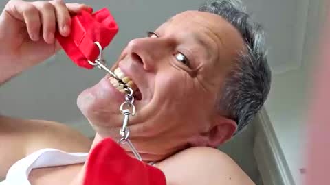 Snapshot of grattitude chatting on December 2025 08:42:02 AM grattitude online show from December 2025 08:42:02 AM