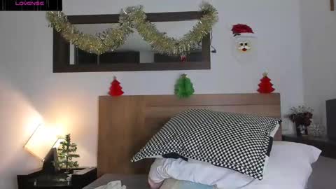 Snapshot of greeneyes_col chatting on December 2024 03:43:01 AM Juan online show from December 2024 03:43:01 AM