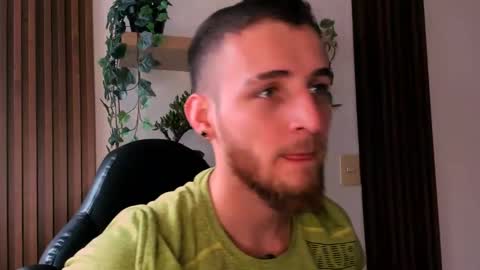 Snapshot of greeneyes_col chatting on November 2025 07:57:01 PM Juan online show from November 2025 07:57:01 PM