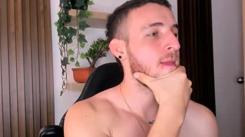 Snapshot of greeneyes_col chatting on November 2025 06:41:02 PM Juan online show from November 2025 06:41:02 PM