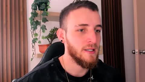 Snapshot of greeneyes_col chatting on November 2025 06:54:01 PM Juan online show from November 2025 06:54:01 PM