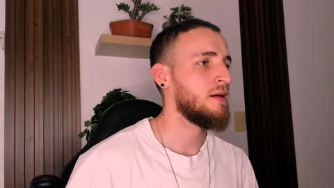 Snapshot of greeneyes_col chatting on December 2025 01:33:01 AM Juan online show from December 2025 01:33:01 AM