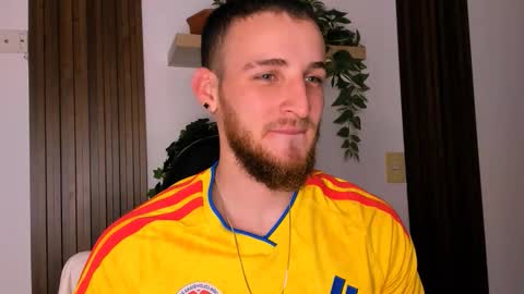 Snapshot of greeneyes_col chatting on December 2025 12:04:01 AM Juan online show from December 2025 12:04:01 AM