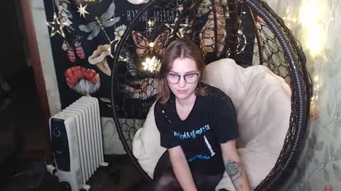 Lina online show from November 2025 05:25:01 PM