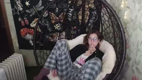 Lina online show from November 2025 05:02:02 PM