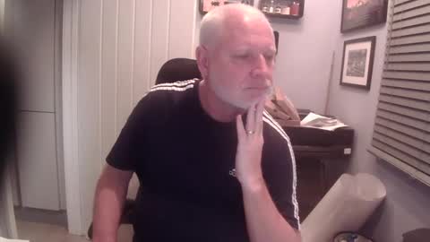 Snapshot of greyfox_6000 chatting on February 2025 11:19:02 PM greyfox_6000 online show from February 2025 11:19:02 PM