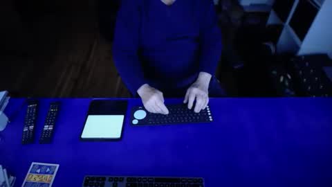 Snapshot of guesswhatigot2 chatting on September 2025 07:42:01 AM guesswhatigot2 online show from September 2025 07:42:01 AM