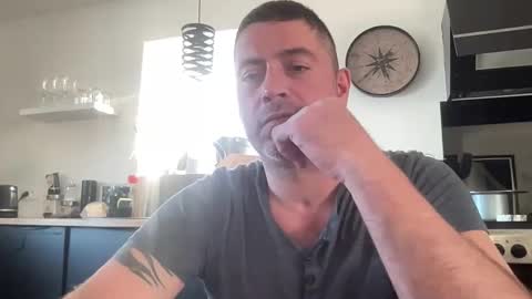 guil0 online show from October 2025 07:37:02 PM