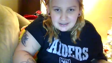 Snapshot of gummybearluvsu chatting on December 2025 01:04:02 PM Gummybearluvzu online show from December 2025 01:04:02 PM