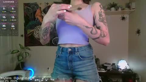 Snapshot of gunzinrose chatting on January 2025 04:37:01 PM Kylie online show from January 2025 04:37:01 PM