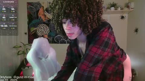 Snapshot of gunzinrose chatting on January 2025 08:22:02 PM Kylie online show from January 2025 08:22:02 PM