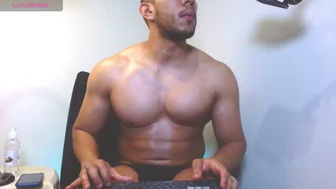 Snapshot of gurushake chatting on July 2026 06:24:02 PM holl latino online show from July 2026 06:24:02 PM