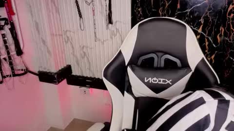 Snapshot of guxplo_ chatting on October 2025 04:09:02 PM Miss online show from October 2025 04:09:02 PM