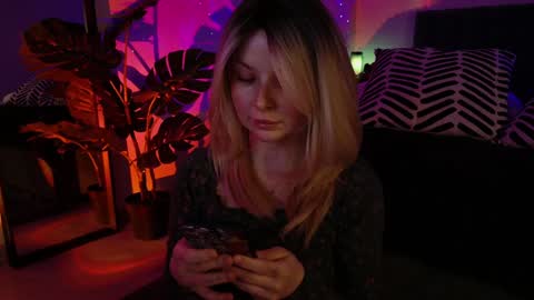 Snapshot of gwenhilton chatting on January 2025 05:37:01 AM gwenhilton online show from January 2025 05:37:01 AM