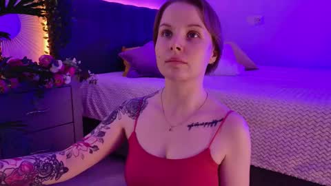 Snapshot of gwenhilton chatting on October 2025 06:10:02 AM gwenhilton online show from October 2025 06:10:02 AM