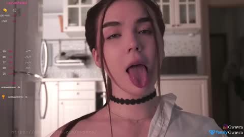 Snapshot of gwnvra chatting on March 2025 04:11:02 PM Gwen is back online show from March 2025 04:11:02 PM