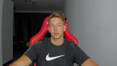 Oliver online show from November 2025 08:43:02 PM