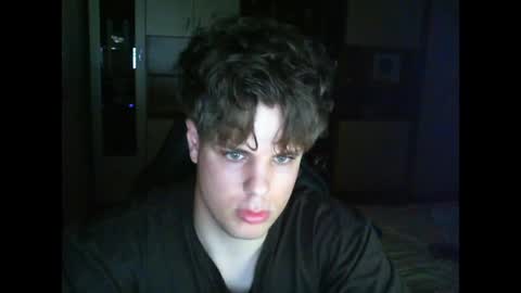 gymguy0505 online show from April 2026 09:39:33 PM