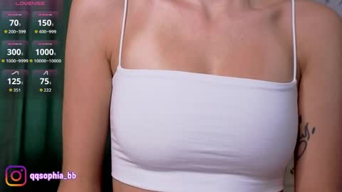 Snapshot of hadleynichols chatting on April 2026 01:30:01 AM Hi Im Rebecca Glad to see you in my room PVT is open online show from April 2026 01:30:01 AM