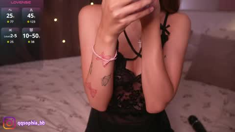 Snapshot of hadleynichols chatting on May 2026 01:22:02 AM Hi Im Rebecca Glad to see you in my room PVT is open online show from May 2026 01:22:02 AM