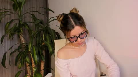 Hailey online show from November 2025 01:49:01 AM