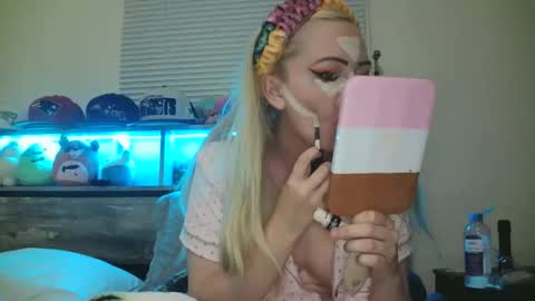 Hailey and d online show from November 2025 12:22:02 AM