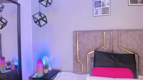 haileystonei online show from February 2026 11:36:02 AM