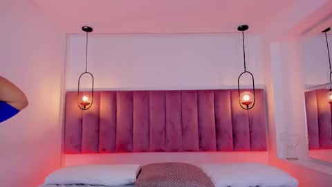 Haily online show from November 2025 08:07:01 PM