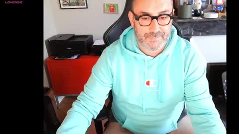 Snapshot of hairyfred73 chatting on January 2025 01:00:02 PM hairyfred73 online show from January 2025 01:00:02 PM