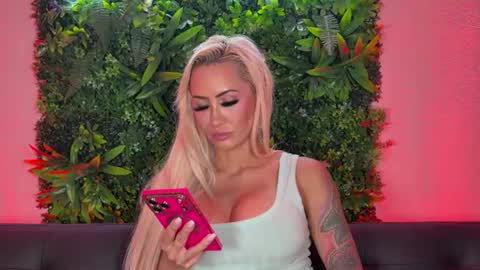 Snapshot of haliaxhill chatting on August 2026 08:55:02 PM Halia Hill online show from August 2026 08:55:02 PM